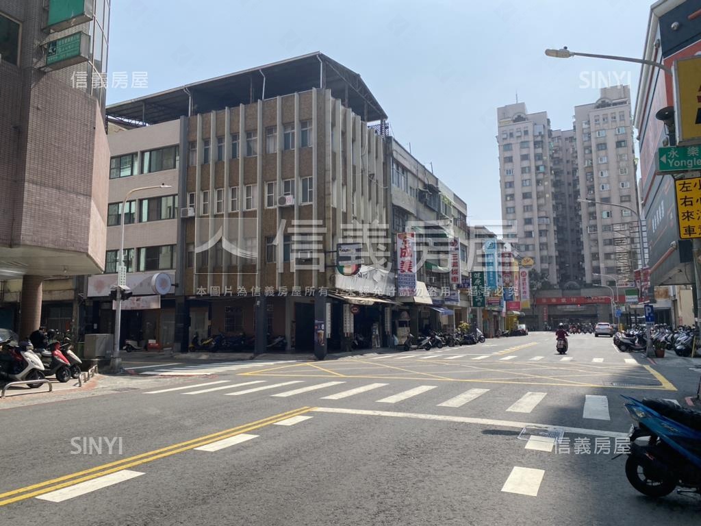 三多商圈正路騎樓漂亮透店房屋室內格局與周邊環境