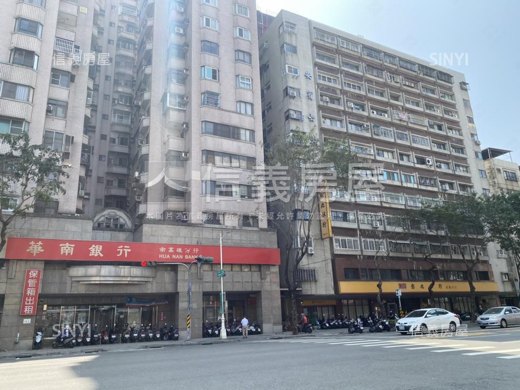 三多商圈正路騎樓漂亮透店房屋室內格局與周邊環境