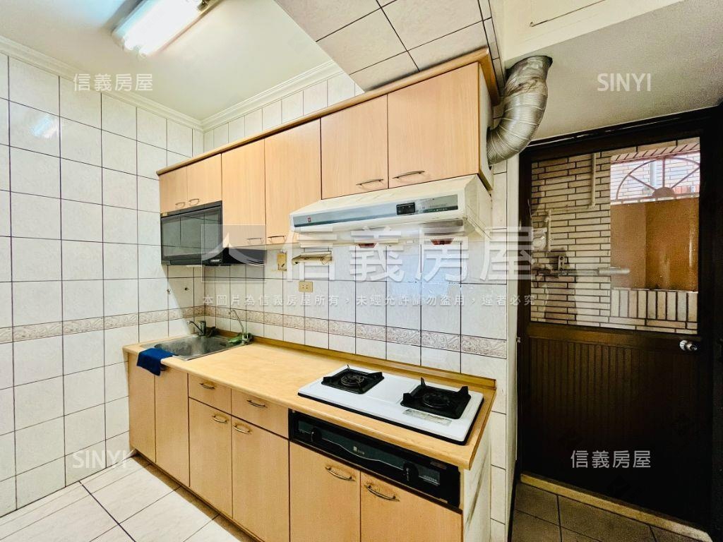 左營鬧中取靜高樓四房平移房屋室內格局與周邊環境