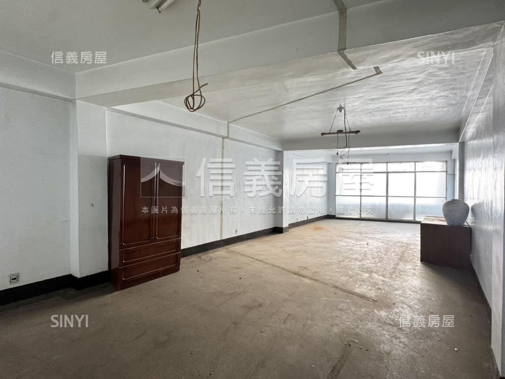 正台中路２５米臨路透店★房屋室內格局與周邊環境