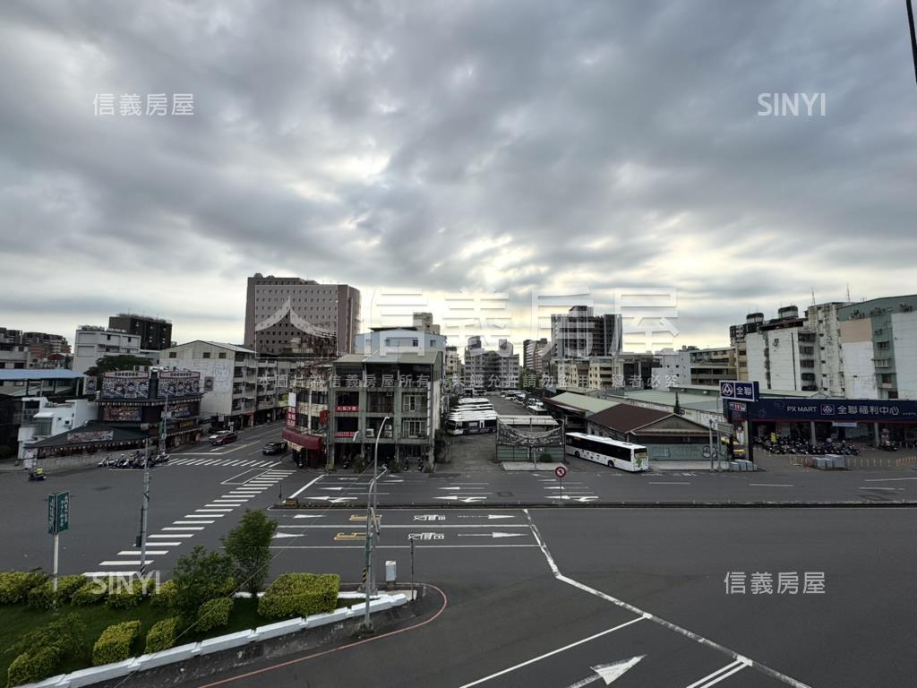 正台中路２５米臨路透店★房屋室內格局與周邊環境