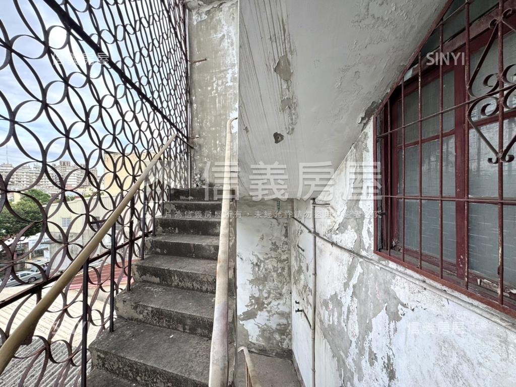正台中路２５米臨路透店★房屋室內格局與周邊環境