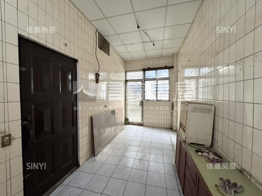 正台中路２５米臨路透店★房屋室內格局與周邊環境