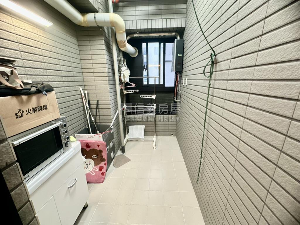 雲世紀Ｂ區二房精裝雙車位房屋室內格局與周邊環境