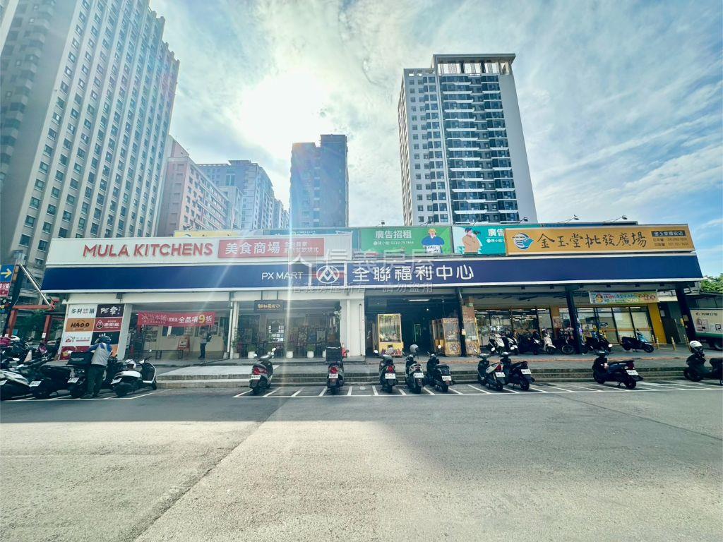 雲世紀Ｂ區二房精裝雙車位房屋室內格局與周邊環境