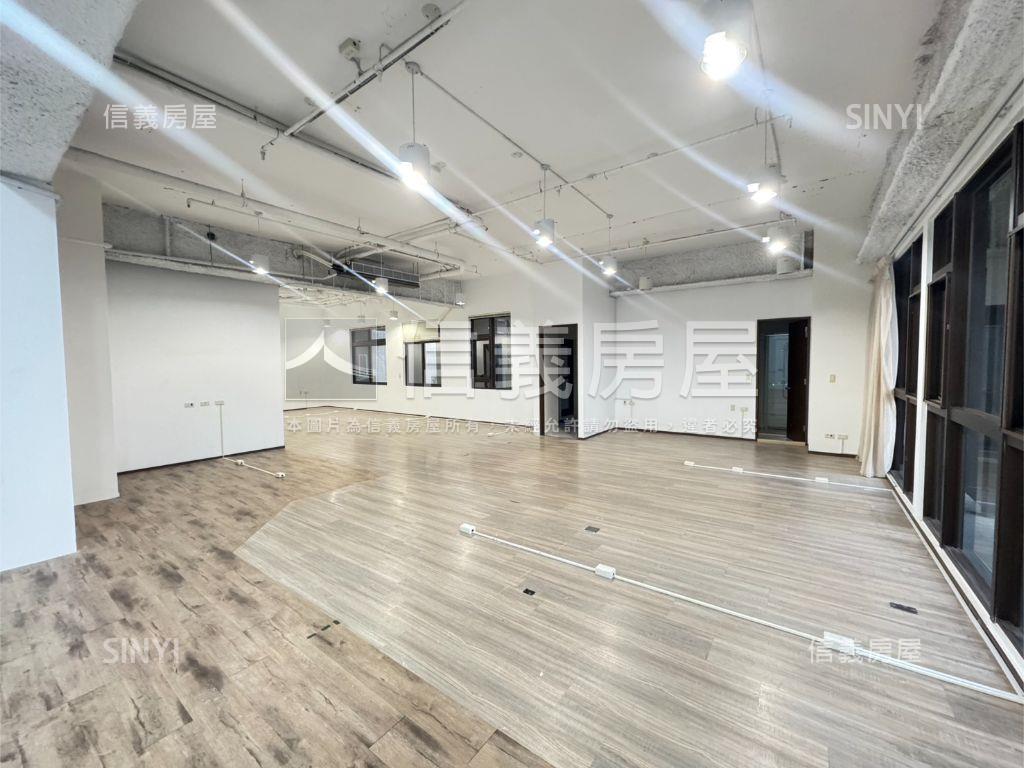 新富邑大空間面中央路房屋室內格局與周邊環境