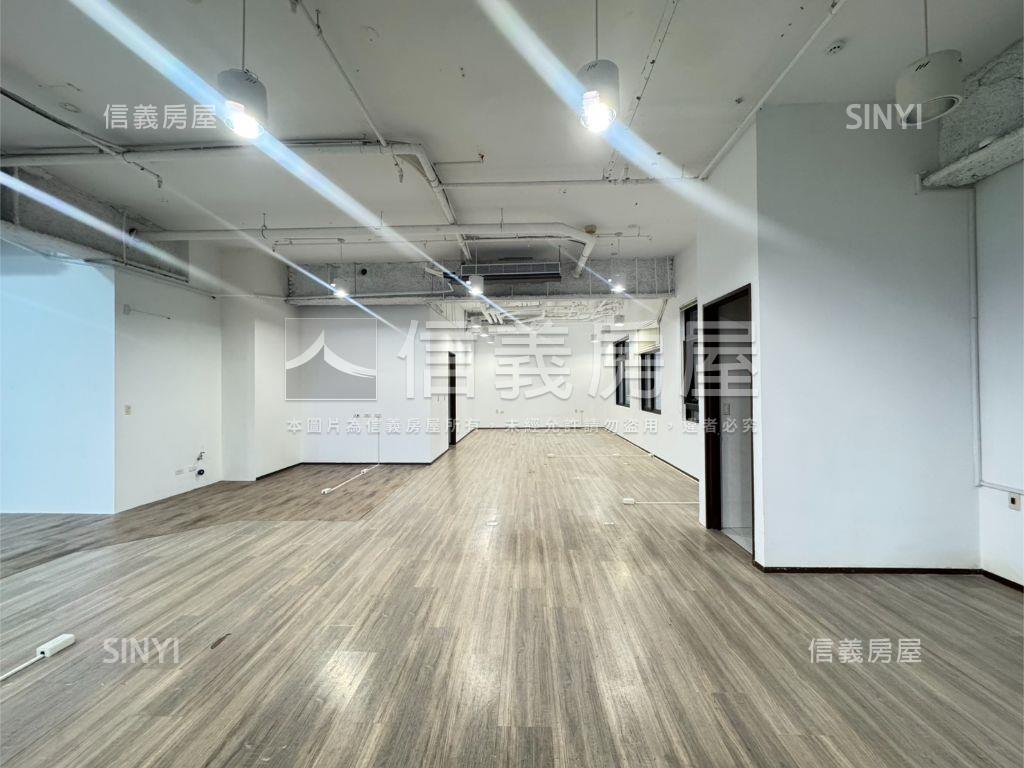 新富邑大空間面中央路房屋室內格局與周邊環境