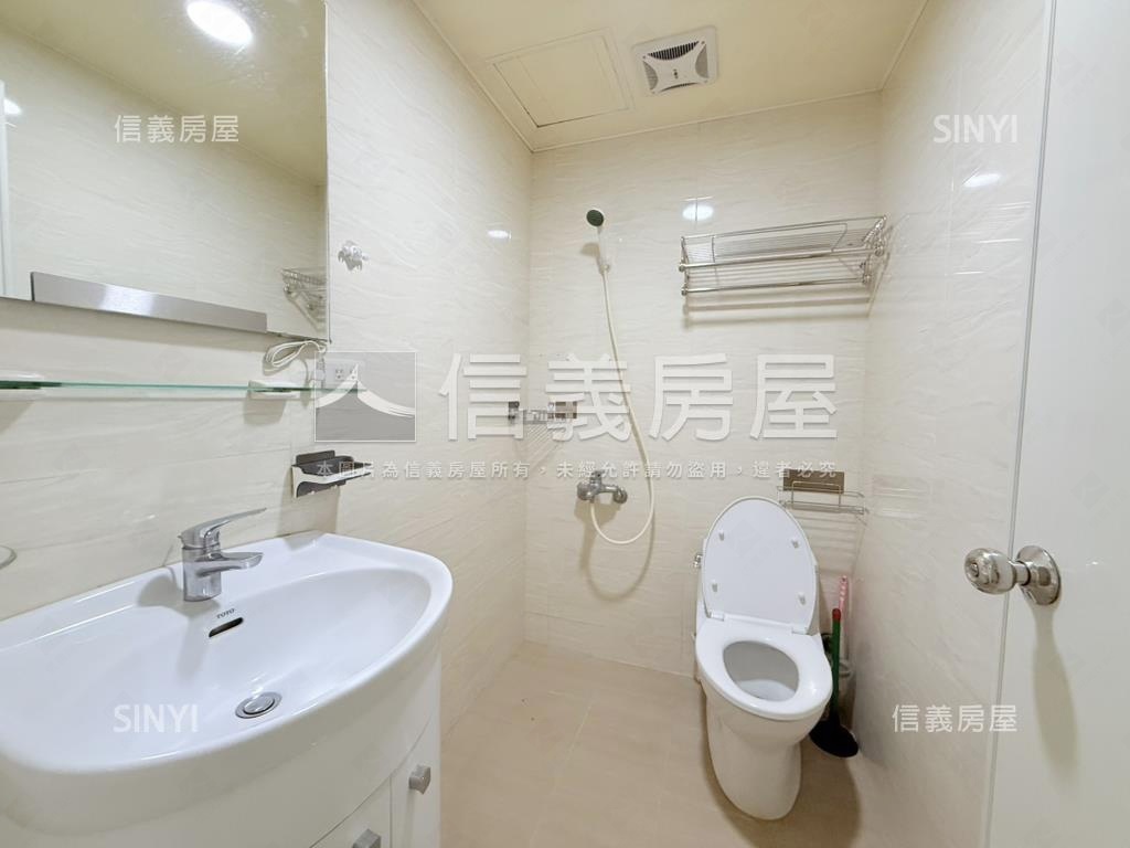 稀有美屋公寓二樓附車位房屋室內格局與周邊環境
