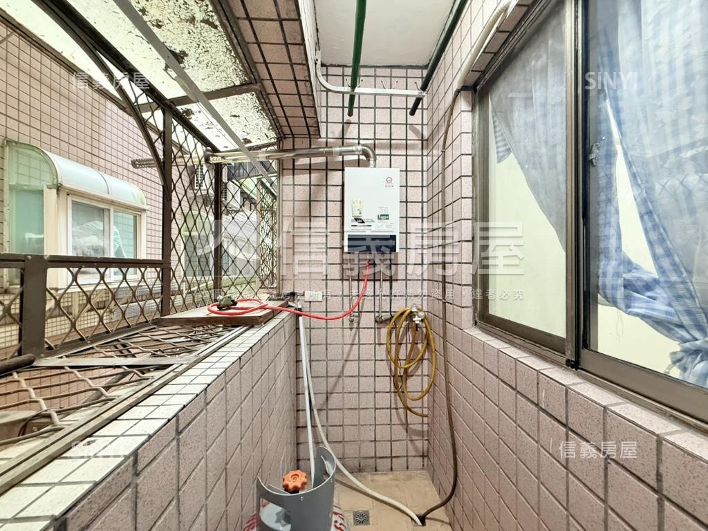 稀有美屋公寓二樓附車位房屋室內格局與周邊環境