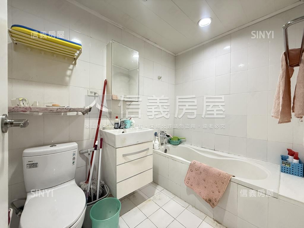 晴光華德．電梯明亮正二房房屋室內格局與周邊環境