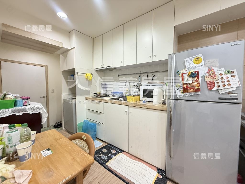 晴光華德．電梯明亮正二房房屋室內格局與周邊環境
