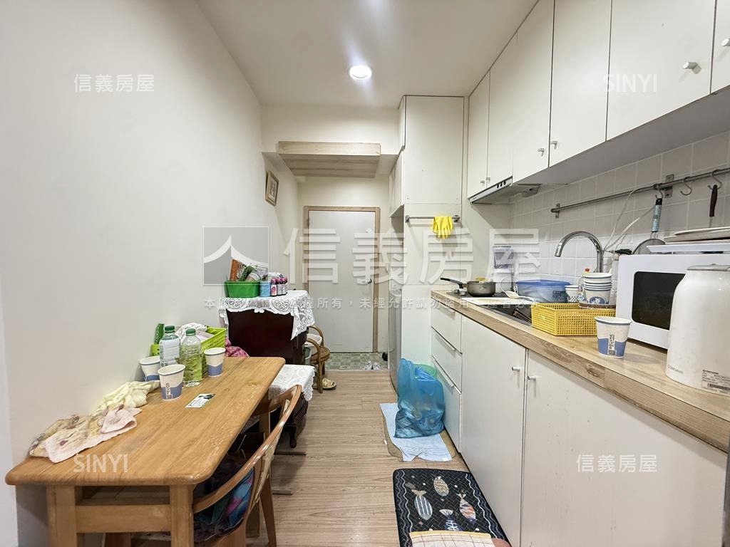 晴光華德．電梯明亮正二房房屋室內格局與周邊環境