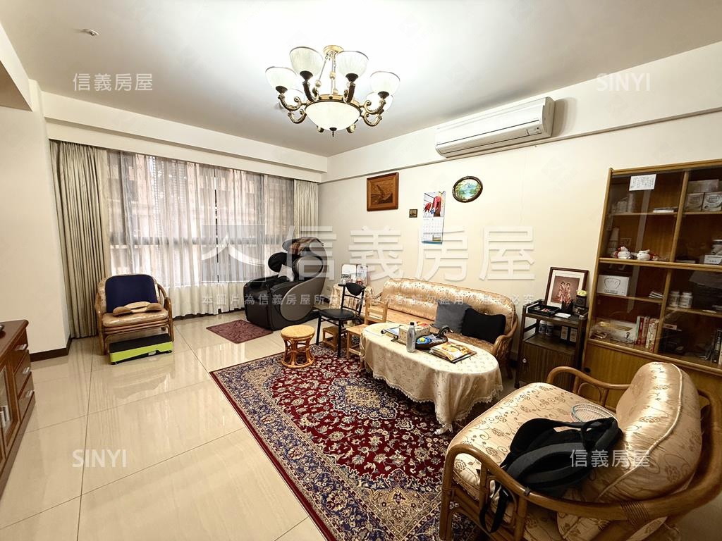 首璽大器四房車位房屋室內格局與周邊環境