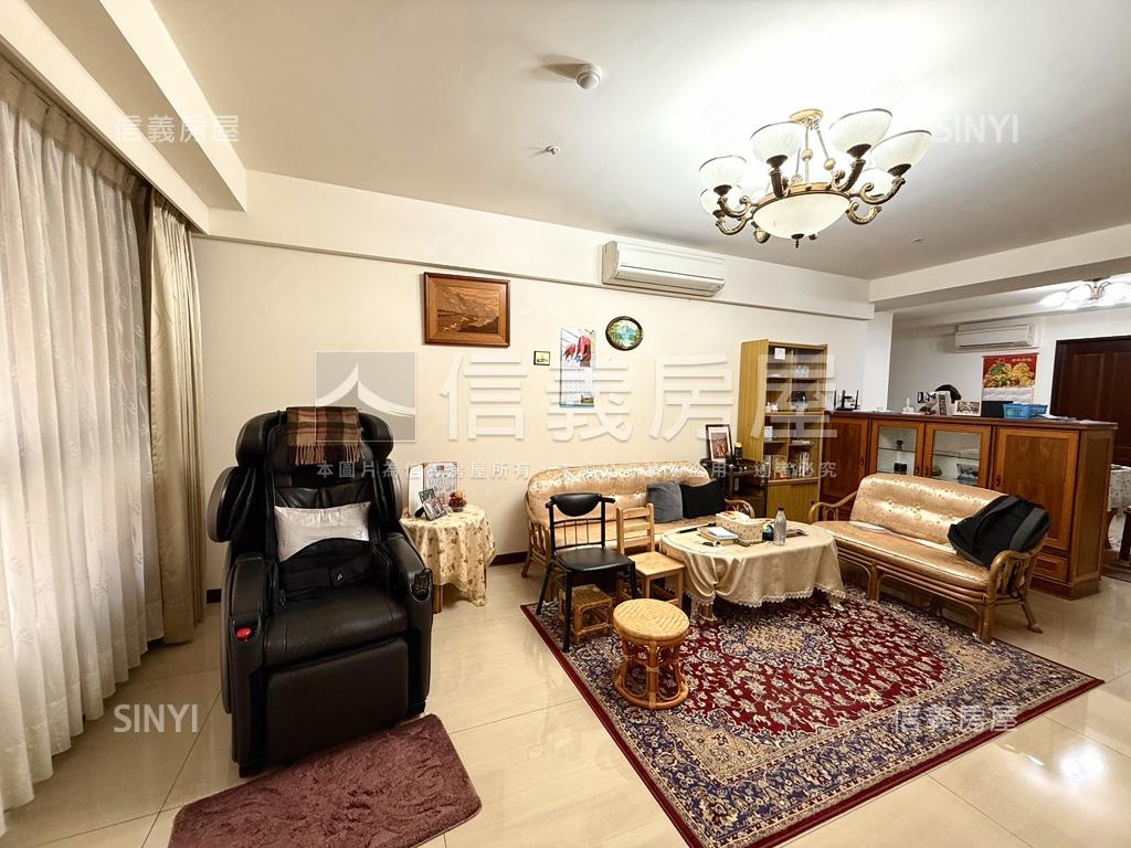 首璽大器四房車位房屋室內格局與周邊環境