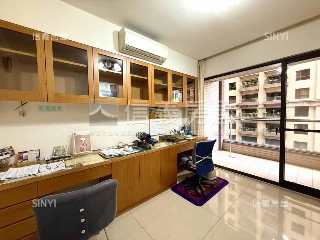 首璽大器四房車位房屋室內格局與周邊環境