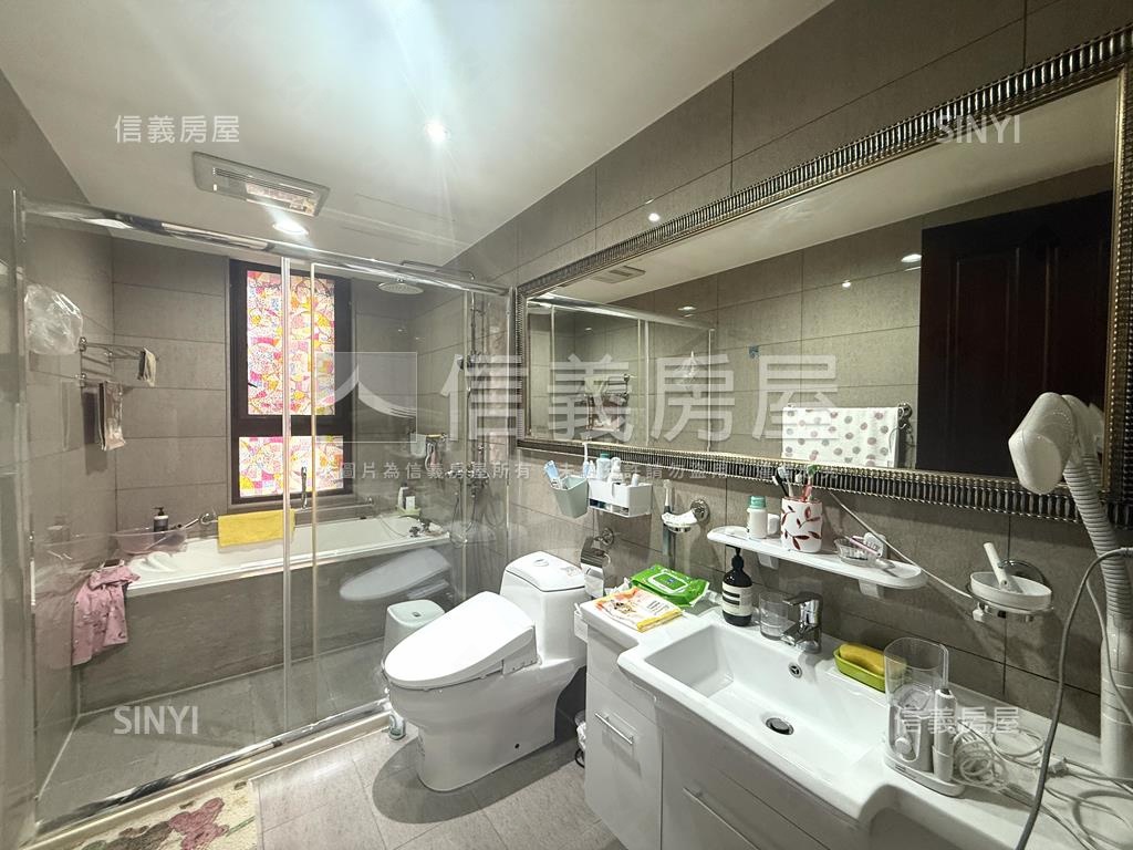 首璽大器四房車位房屋室內格局與周邊環境