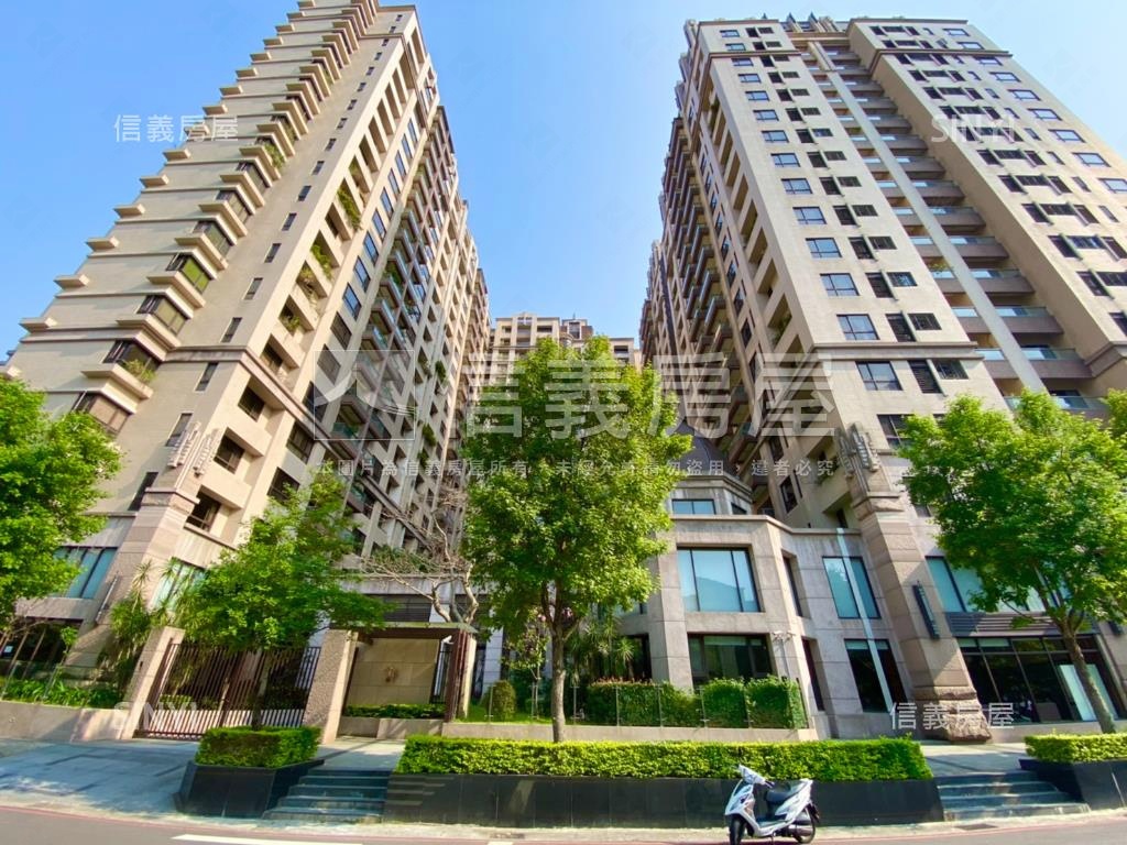 首璽大器四房車位房屋室內格局與周邊環境