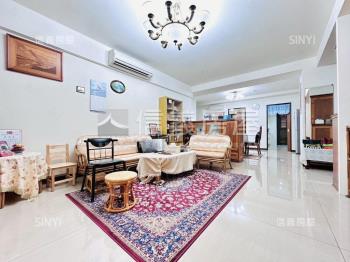 首璽大器四房車位