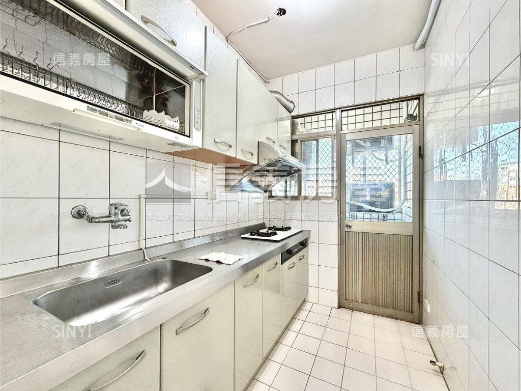 侯爵皇都３房平車房屋室內格局與周邊環境