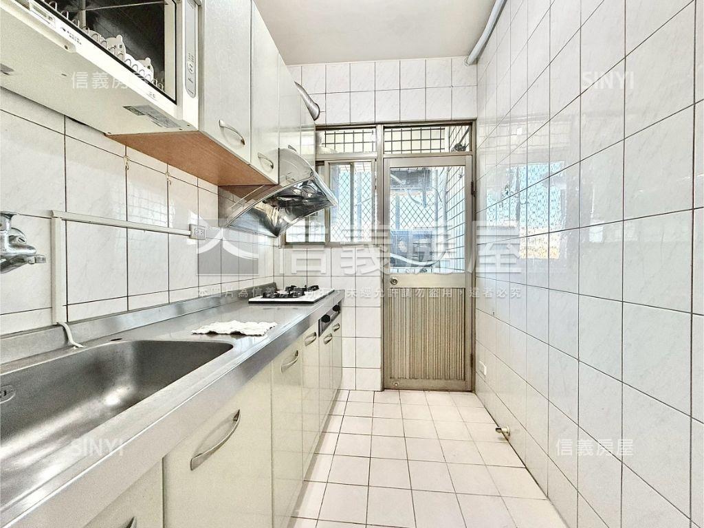 侯爵皇都３房平車房屋室內格局與周邊環境