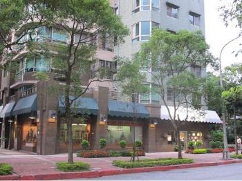 內湖二期正馬路上三角金店