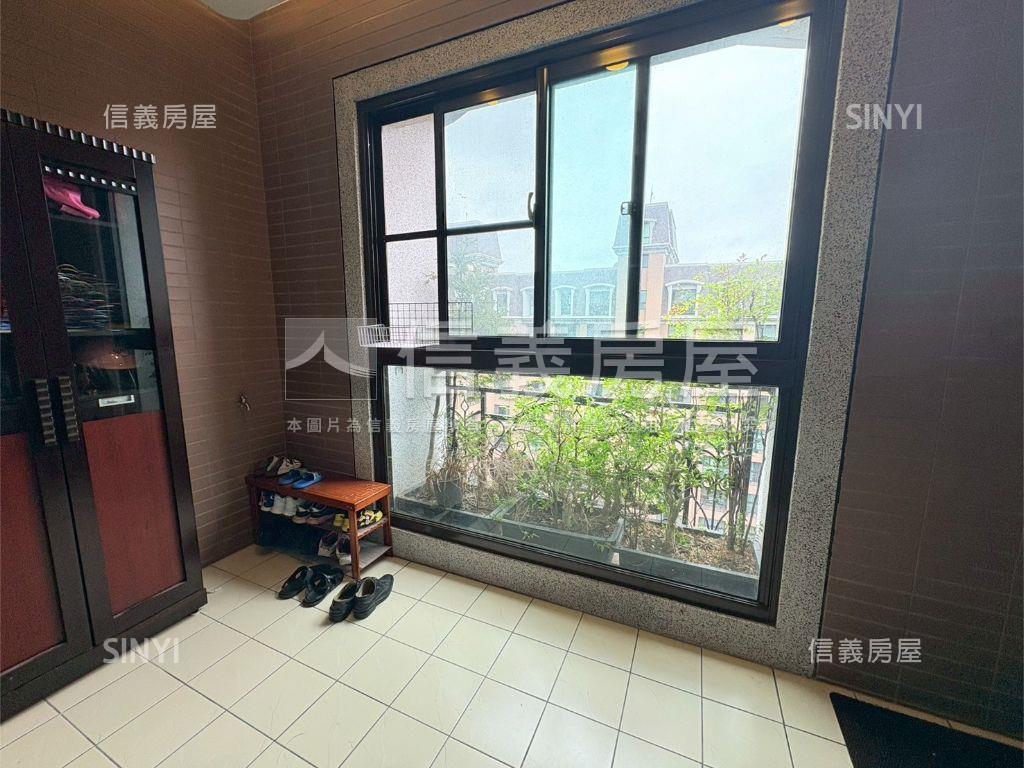 未來棕線冠雲集四房車位房屋室內格局與周邊環境
