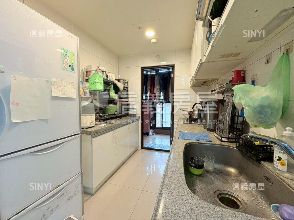 未來棕線冠雲集四房車位房屋室內格局與周邊環境