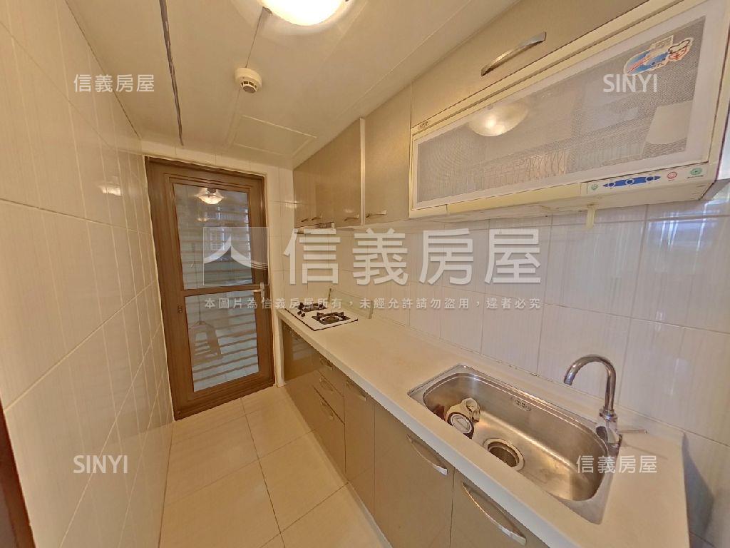 鼎藏晶華稀有朝南三房車位房屋室內格局與周邊環境