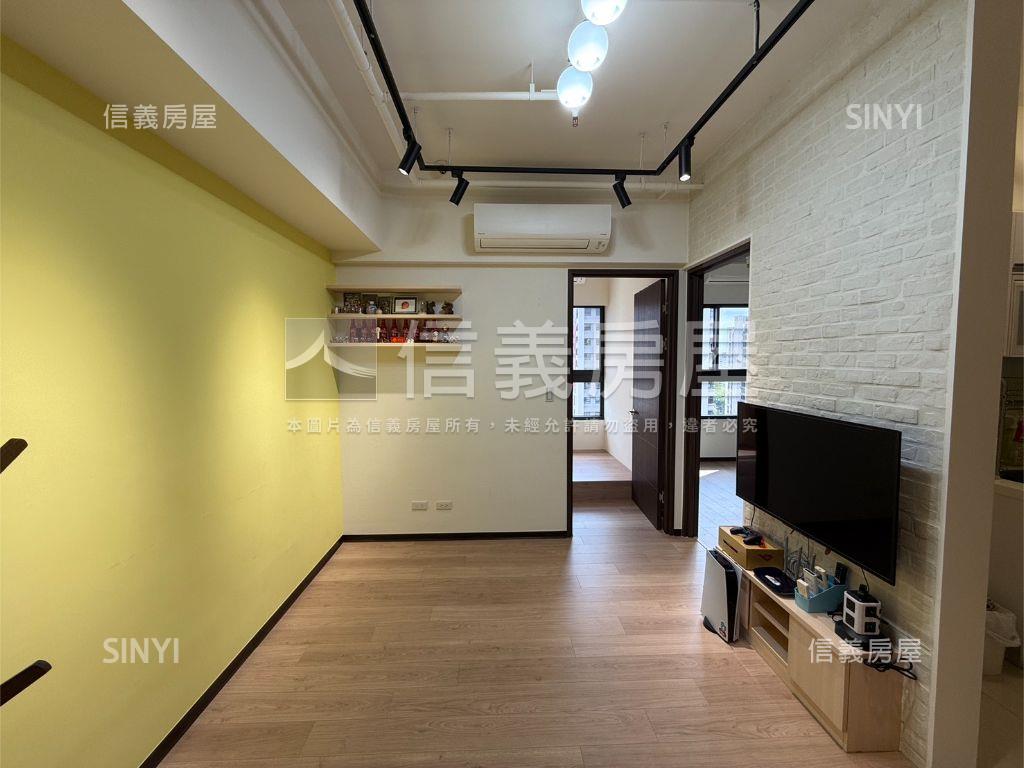 輕屋齡近捷運邊間兩房車位房屋室內格局與周邊環境