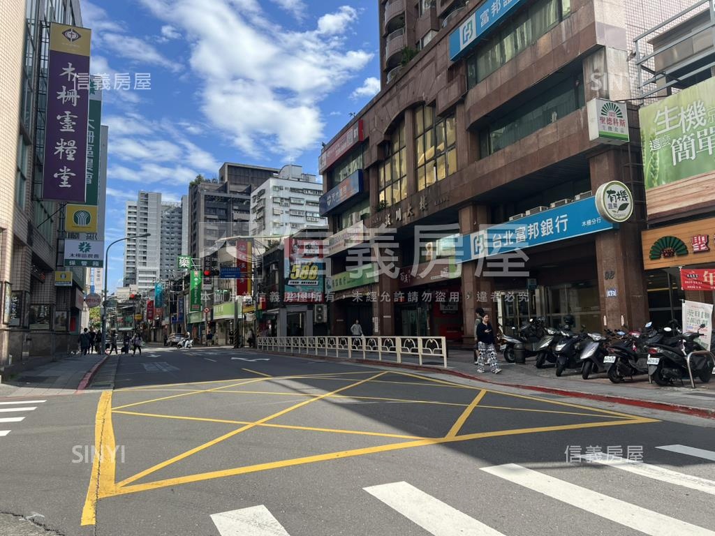 未來捷運久康街兩房雙車位房屋室內格局與周邊環境