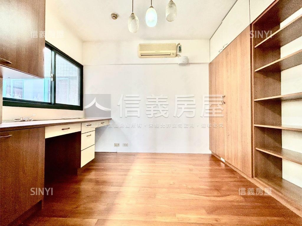 近十三期震後三房平車房屋室內格局與周邊環境
