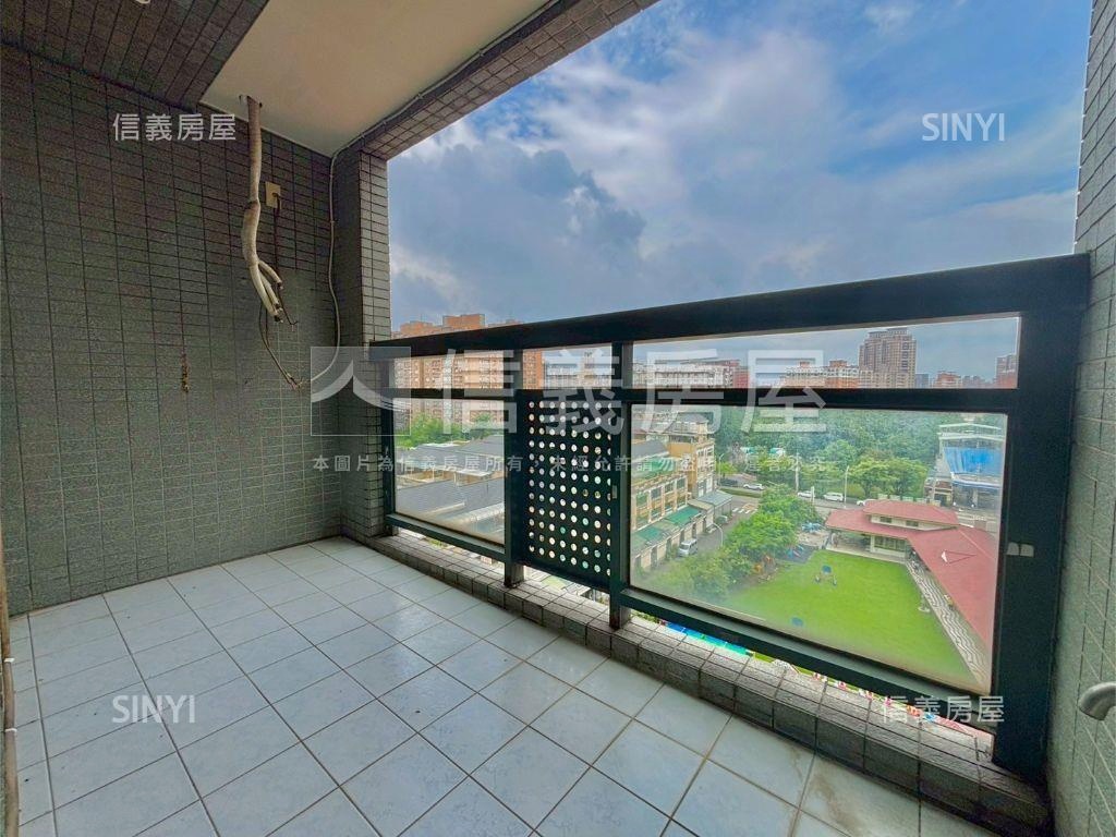 近十三期震後三房平車房屋室內格局與周邊環境
