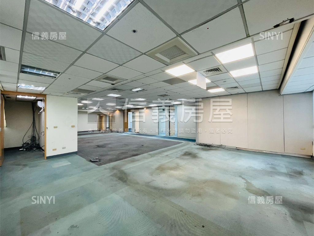 忠孝東路近捷運高樓純辦房屋室內格局與周邊環境