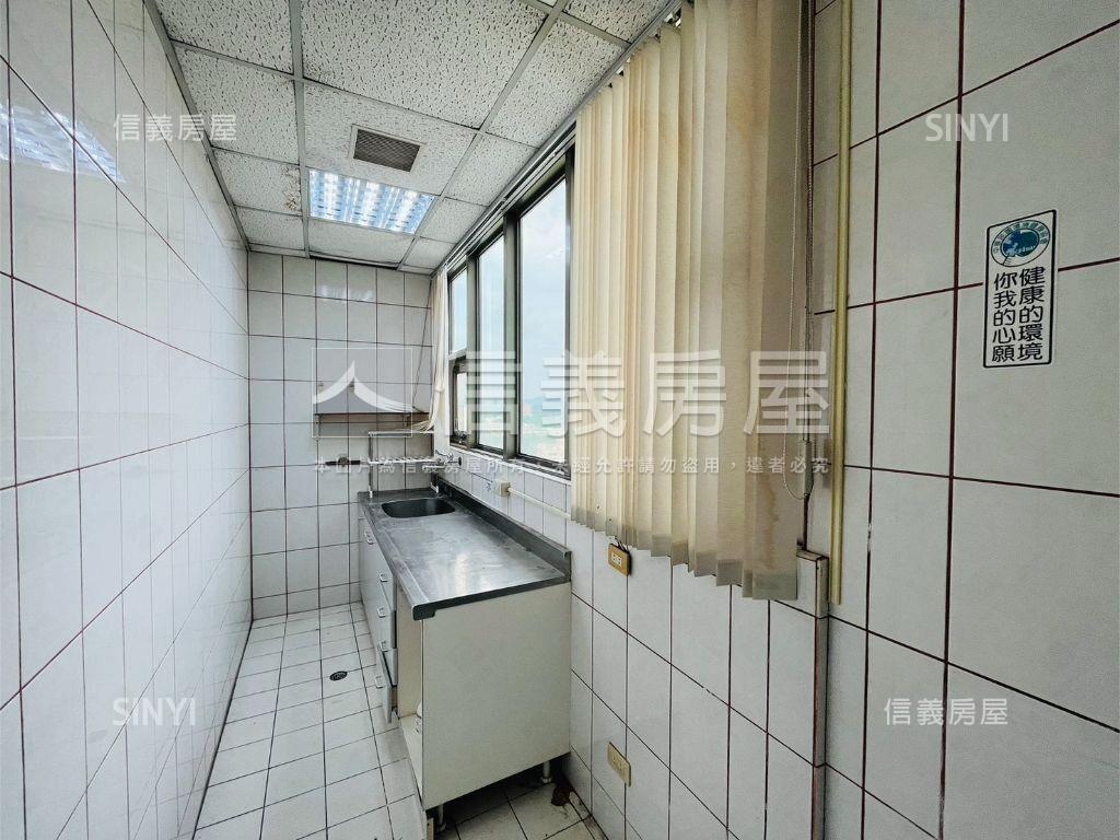 忠孝東路近捷運高樓純辦房屋室內格局與周邊環境