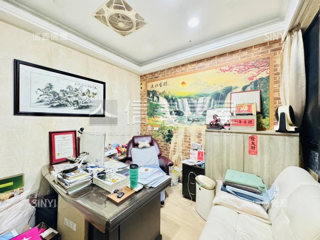 雲極２房車位房屋室內格局與周邊環境