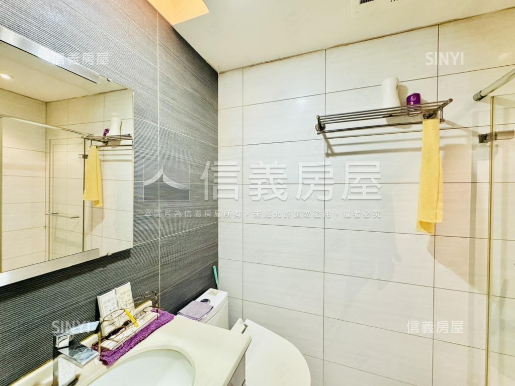 雲極２房車位房屋室內格局與周邊環境