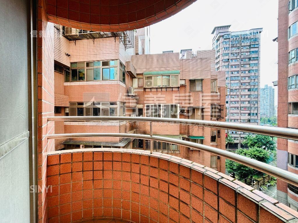 億馬當先－笑傲歡喜四房房屋室內格局與周邊環境