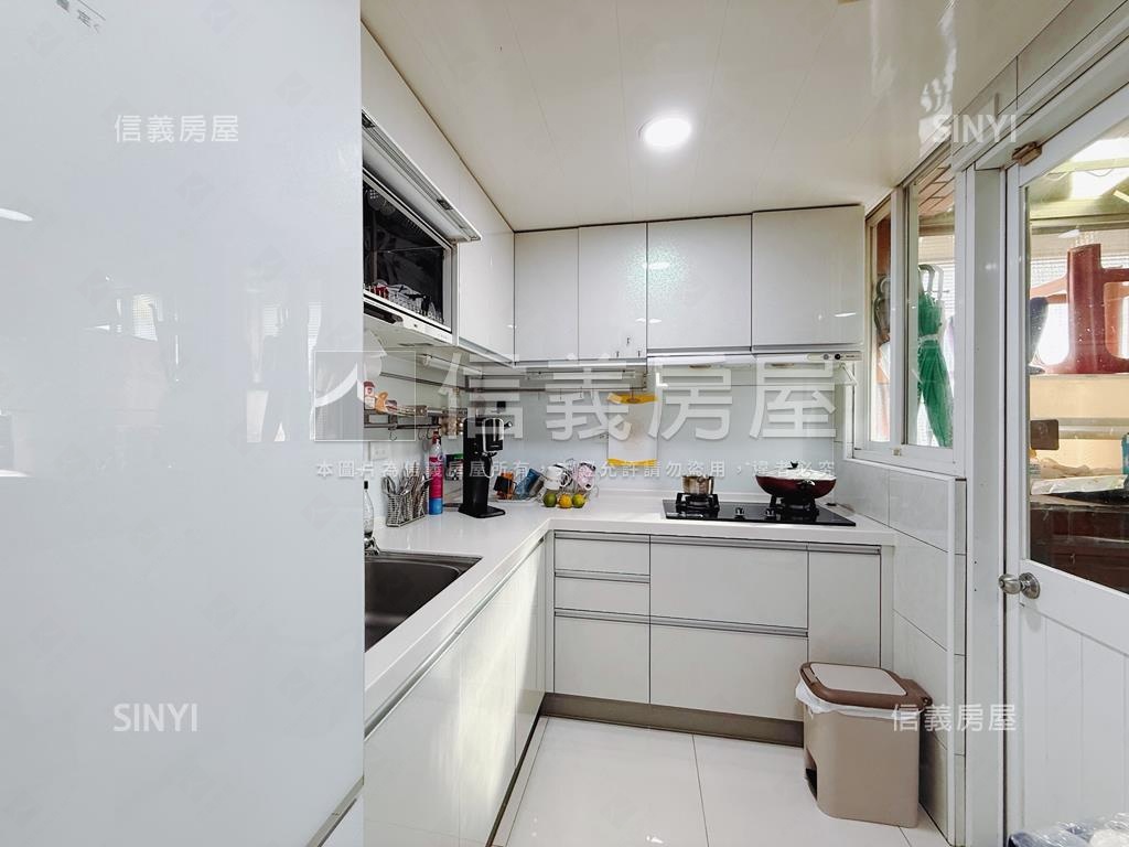 高質感３＋１房附坡平車位房屋室內格局與周邊環境