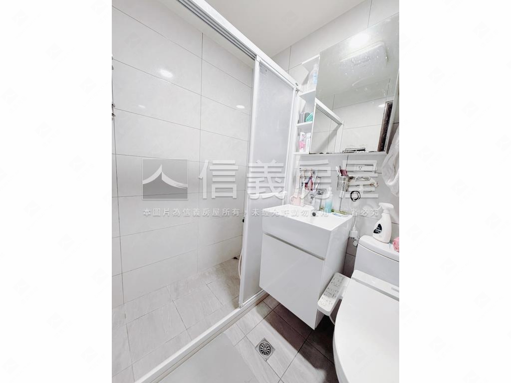 高質感３＋１房附坡平車位房屋室內格局與周邊環境