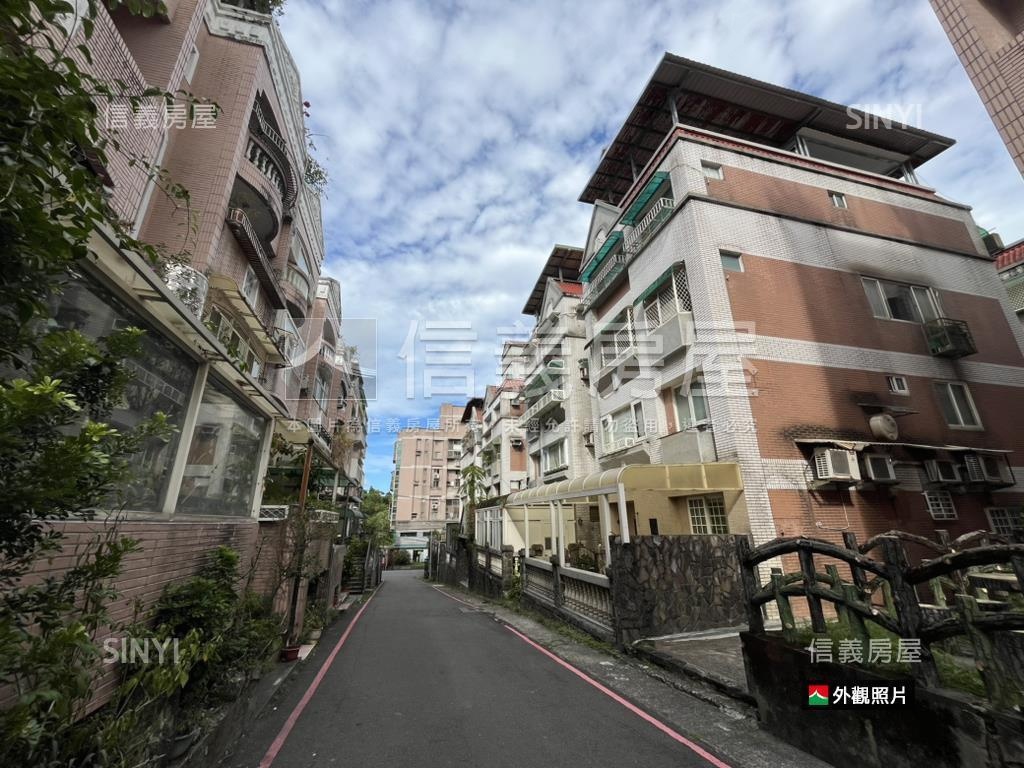 伯爵華廈４房雙車位房屋室內格局與周邊環境