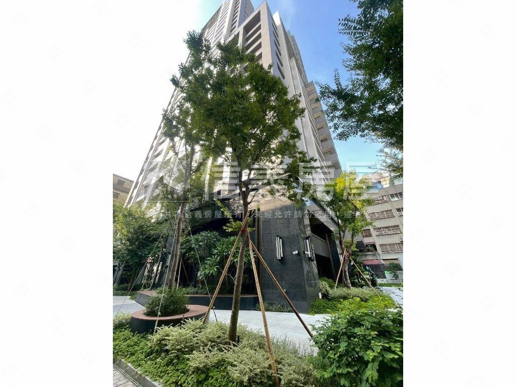 鼎泰中城高樓兩房平車房屋室內格局與周邊環境