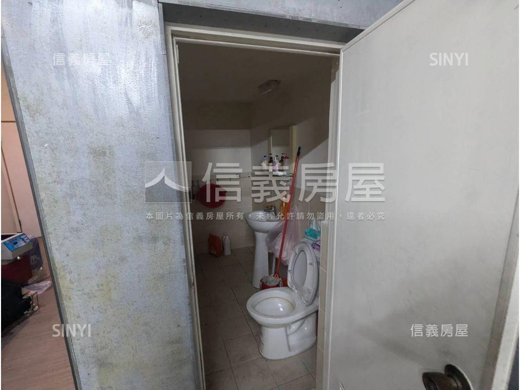 光華夜市正路黃金透店房屋室內格局與周邊環境