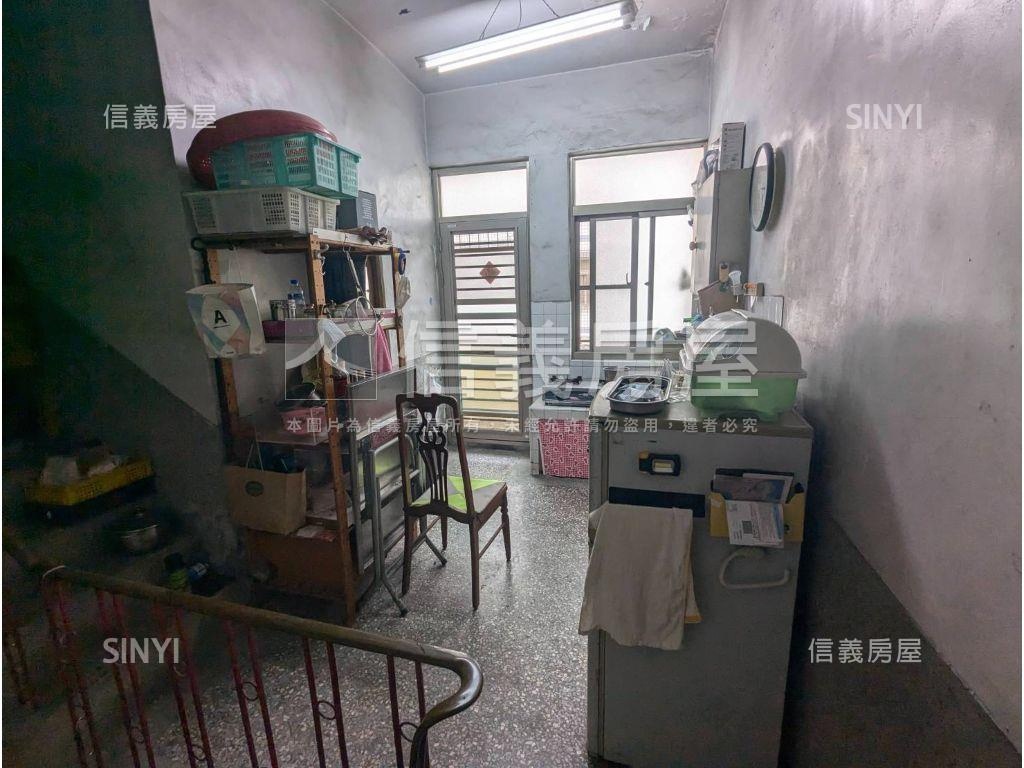 光華夜市正路黃金透店房屋室內格局與周邊環境