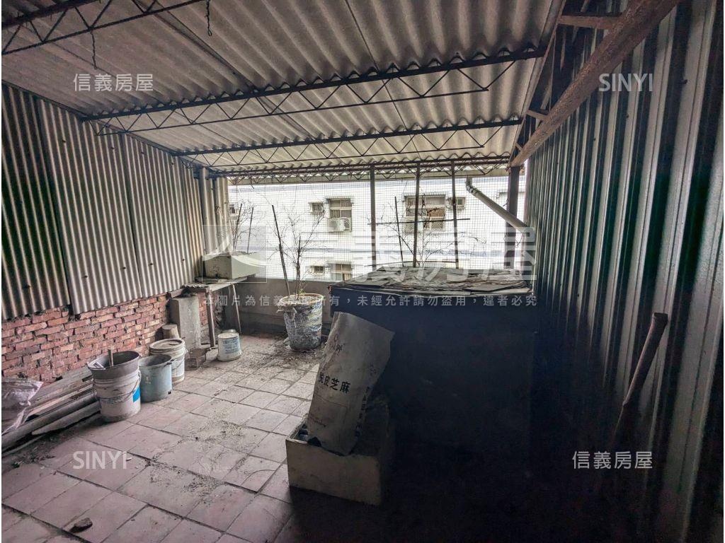 光華夜市正路黃金透店房屋室內格局與周邊環境