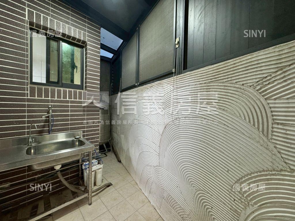 東大路邊間厝王社區透天房屋室內格局與周邊環境