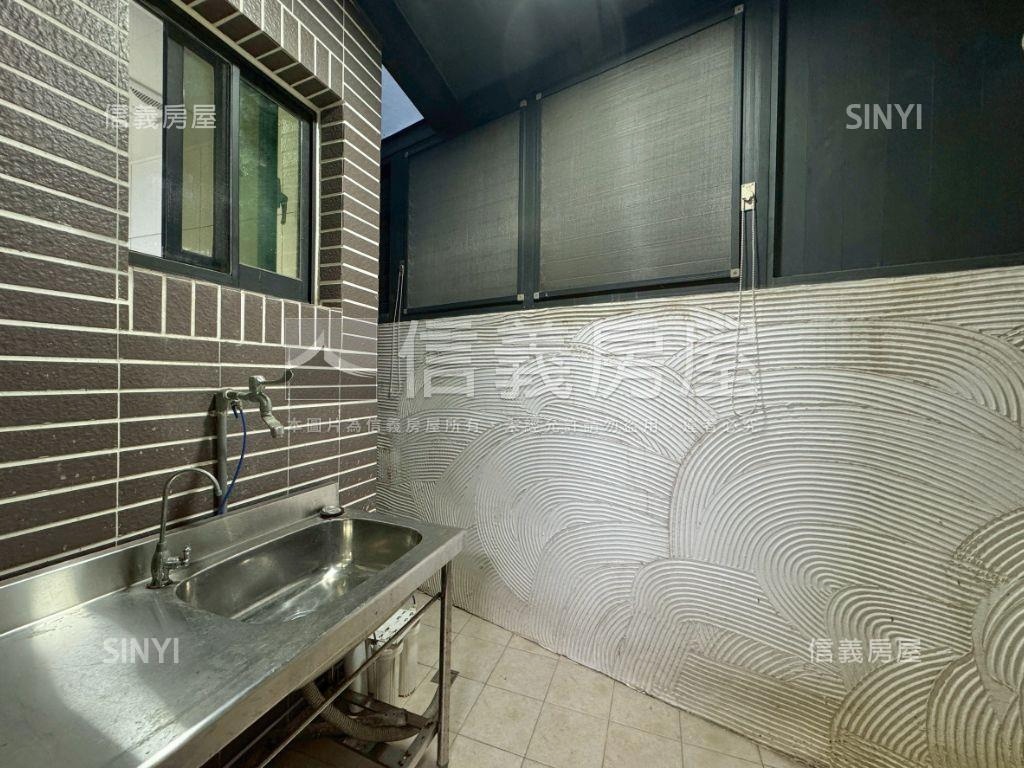 東大路邊間厝王社區透天房屋室內格局與周邊環境