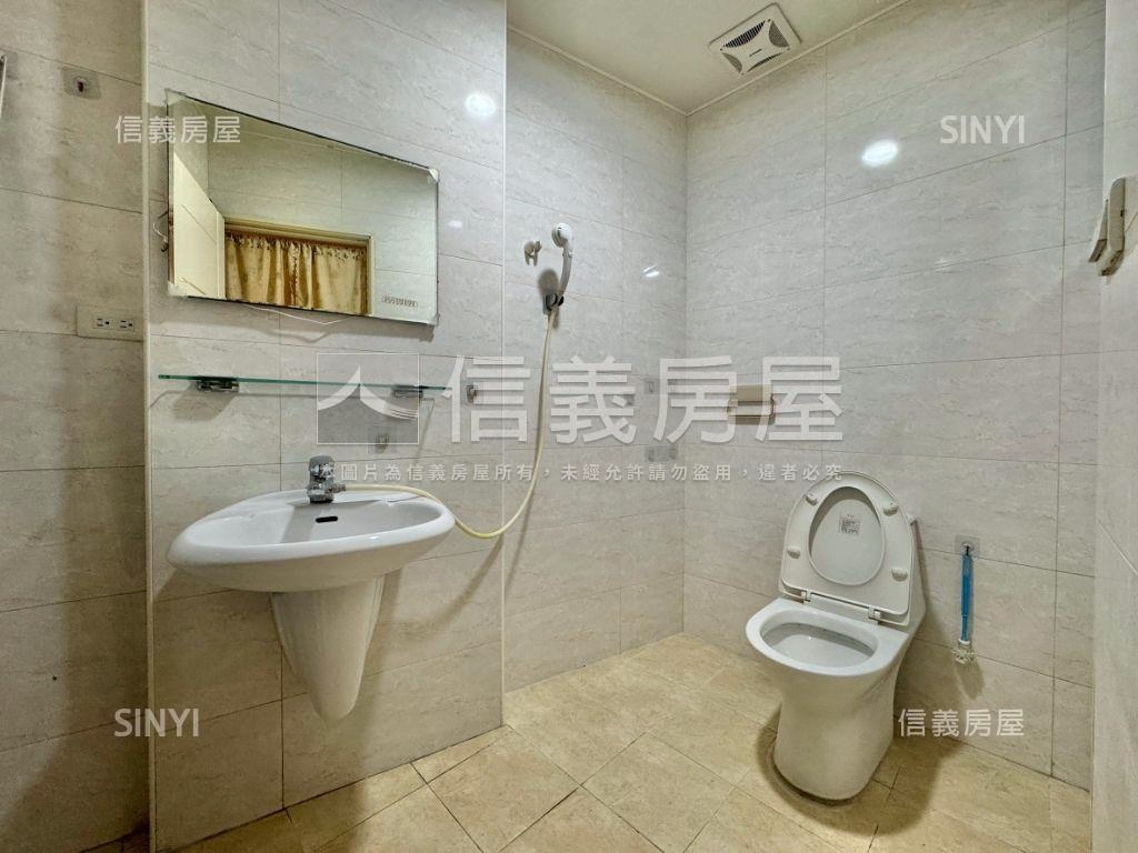 東大路邊間厝王社區透天房屋室內格局與周邊環境