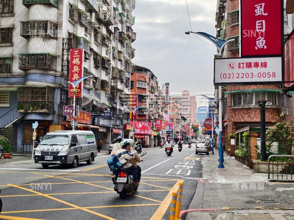 角窗金店面房屋室內格局與周邊環境