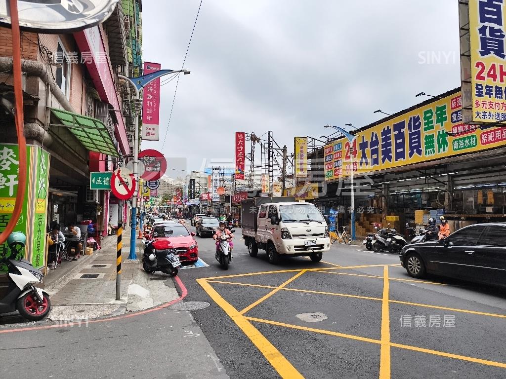 角窗金店面房屋室內格局與周邊環境