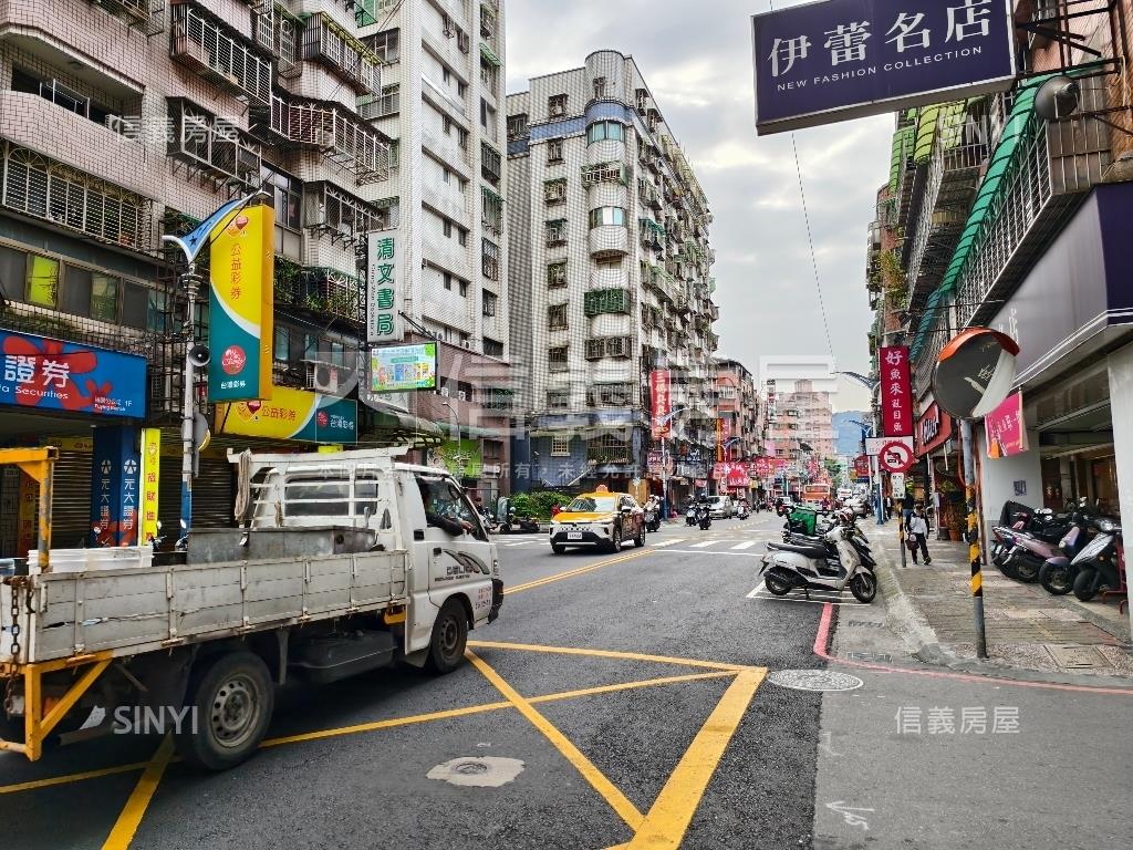 角窗金店面房屋室內格局與周邊環境